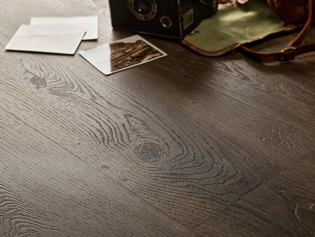 Textures LVT - Tudor Oak - 187mm × 1227mm